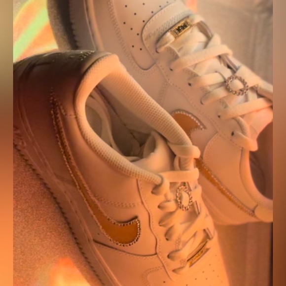 Diamond and Gold Air Force 1 - Picture 1 of 3